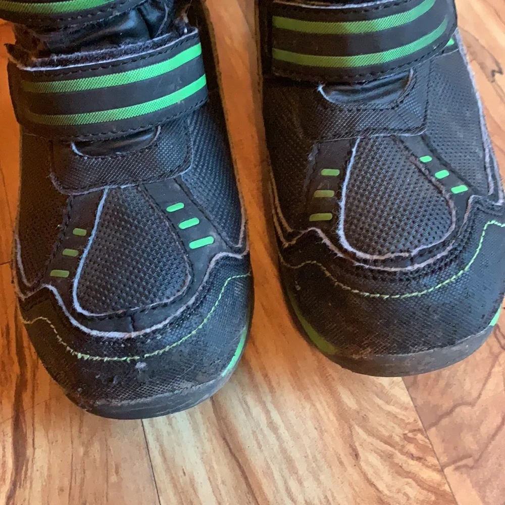 Sporto vegan kids waterproof boys girls snow boots size 2 - 3 black green VGUC